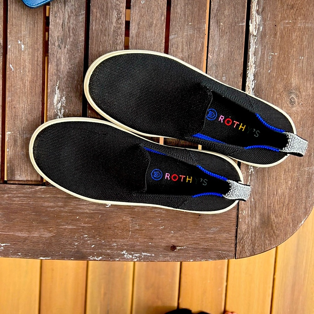 Rothy’s kids size 3. Good condition